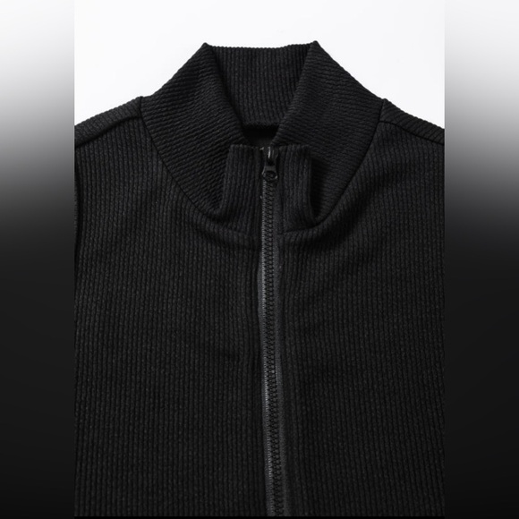 Black Sleeveless Zip-Up Top - Picture 9 of 16